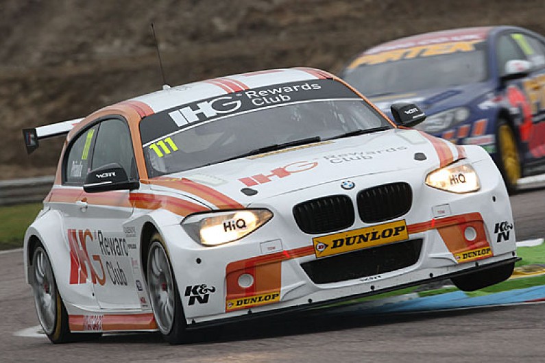 andy-priaulx-has-first-test-in-wsr-s-british-touring-car-bmw-btcc