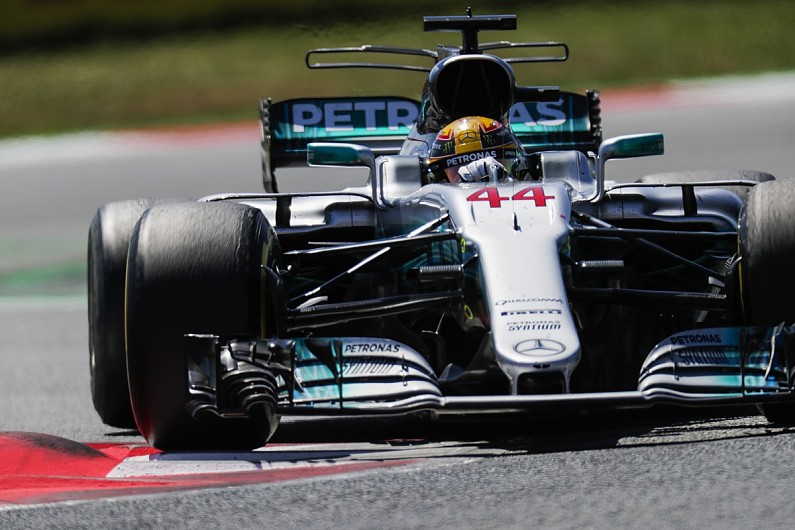Hamilton spurns drinks bottle in 2017 F1 Mercedes to save weight