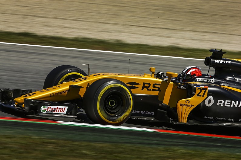 Renault F1 team confused by 'strange' pace swing in Spanish GP