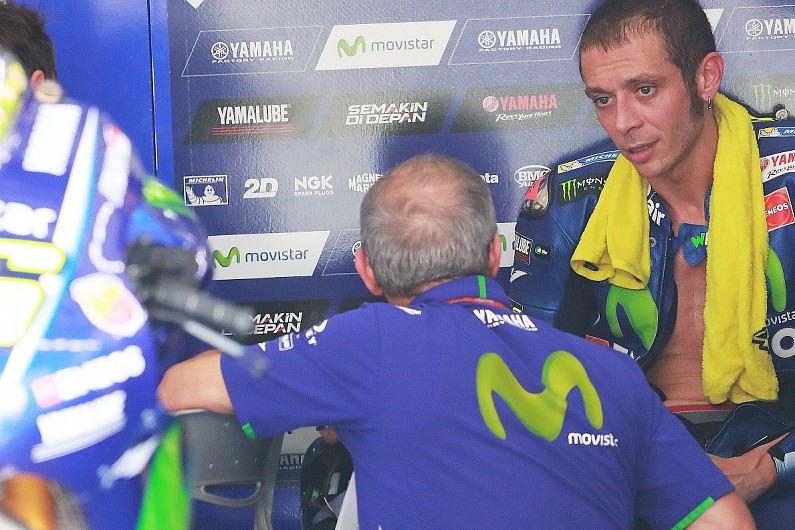 Valentino Rossi Broken Leg Didn T Cause 2017 Motogp Title Defeat