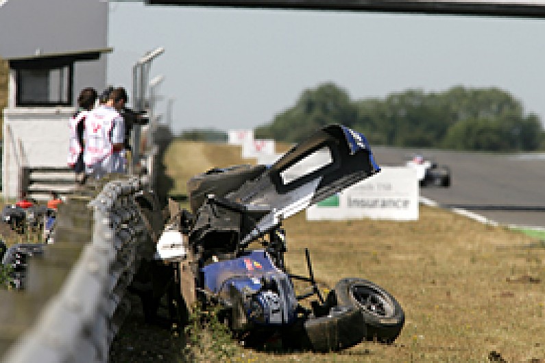 Senna concedes title after crash | F3 News | Autosport