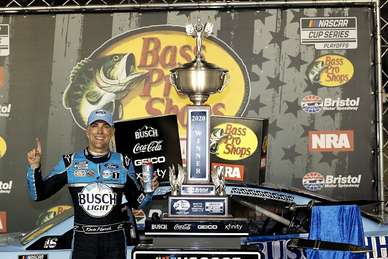 
                  NASCAR Bristol: Harvick holds off Busch for victory