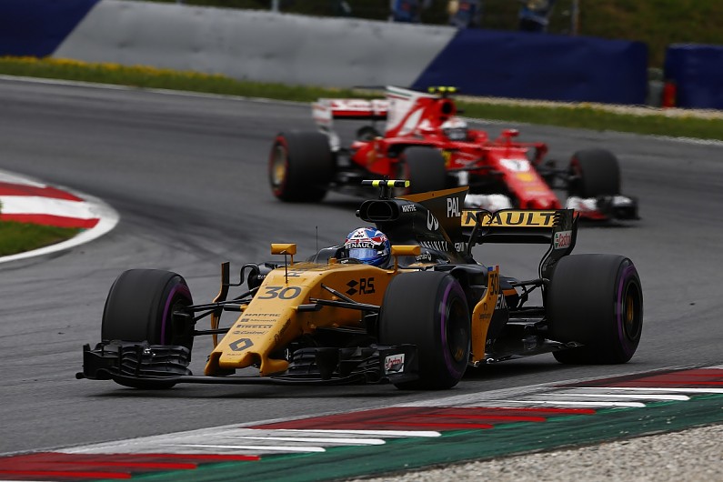 Sainz Says Renault F1 Team S 2017 Progress Gives Him Confidence F1 Autosport