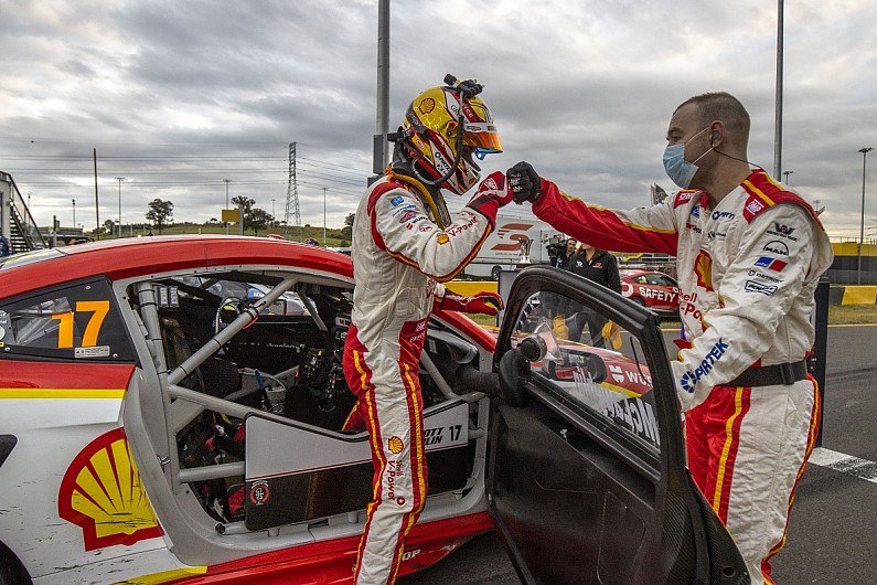 McLaughlin edges van Gisbergen in Supercars' return at Sydney