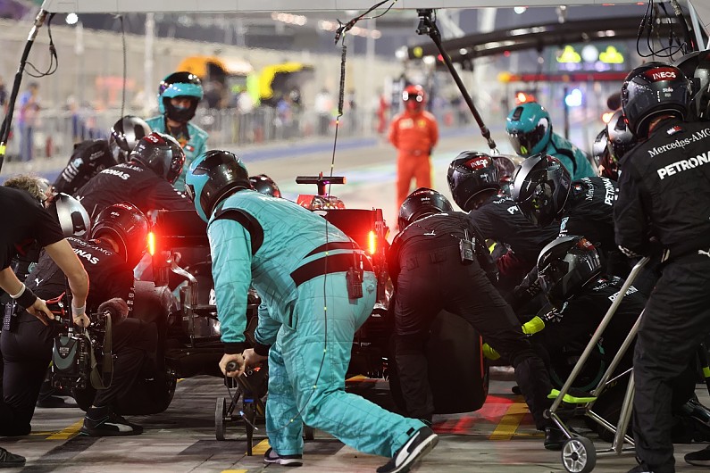 
                  Mercedes explains radio system glitch that caused pitstop chaos in Sakhir GP